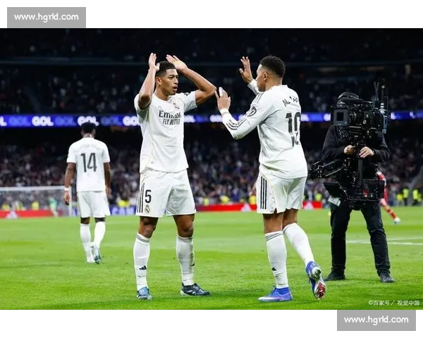 皇马对阵曼联焦点大战解析豪门底蕴与战术博弈历史恩怨球星对决赛场风云